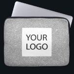 Silver Modern Glitter - Anpassningsbar Logotyp för Laptop Fodral<br><div class="desc">Silver Modern och Professionell Faux Glitter och Gnistra Elegant Anpassningsbar Logotyp Promotional Corporate Bag eller Sleeve Promotional Fodral för en skönhetsindustrigåva. Det här fodral kan anpassas så att det omfattar företagets eller företagets logotyp.</div>