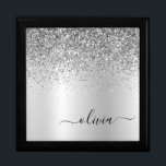Silver Monogram Glitter Gnistra Girly-skript Minnesask<br><div class="desc">Silver Faux Foil Metallic Gnistra Glitter Brushed Metall Monogram Namn Jewelry Keepsakbox Box. Det gör perfekt studenten,  födelsedag,  bröllop,  möhippa,  årsdag,  babydusch eller bachelorette-fest till någon som glam lyx och chic stilar.</div>