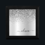 Silver Monogram Glitter Gnistra Girly-skript Minnesask<br><div class="desc">Silver Faux Foil Metallic Gnistra Glitter Brushed Metall Monogram Namn Jewelry Keepsakbox Box. Det gör perfekt studenten,  födelsedag,  bröllop,  möhippa,  årsdag,  babydusch eller bachelorette-fest till någon som glam lyx och chic stilar.</div>