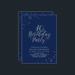 Silver och marinblå modern Chic 40:e födelsedagen  Inbjudningar<br><div class="desc">Låt oss fira din speciella dag med den här snyggt silver-festinbjudan. Den här designen har silver-typografin "40:e födelsedagen Party" i chic med gnistra grafik. Bakgrunden till färg är marinblå, men känn dig fri att ändra sig för att matcha den med ditt party-tema. Fler födelsedagsinbjudningar och party-artiklar finns tillgängliga i min...</div>