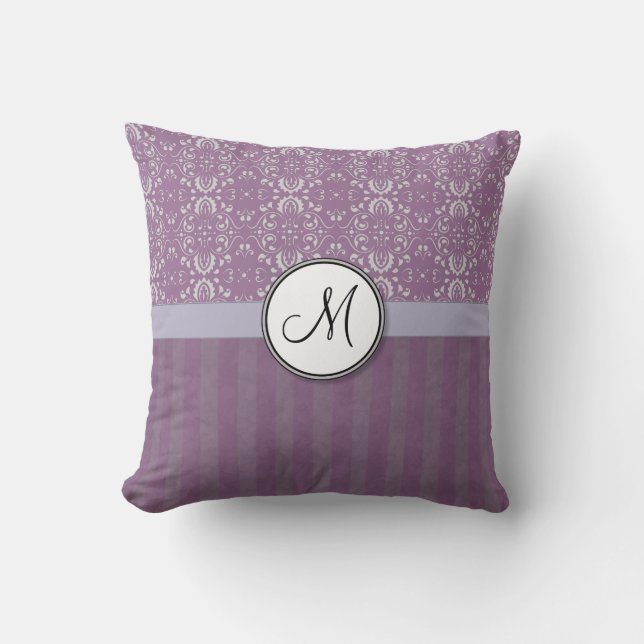 Silver om Lavender Damask med Rand och Monogram Kudde (Framsida)