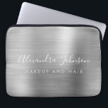 Silver Professionell Metallic Monogram Business Laptop Fodral<br><div class="desc">Modern Silver Girly Makup and Hair Beauty Salon Faux Metallic Stainless Elegant Monogram Promotional Laptop Bag eller Sleeve Promotional (promo) Annons Fodral. Den här affärsdatorn för professionell i klass fodral kan anpassas så att den omfattar ditt monogrammade skript namnteckning namn och befattningsyrke eller befattning.</div>