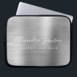 Silver Professionell Metallic Monogram Business Laptop Fodral<br><div class="desc">Modern Silver Girly Makup and Hair Beauty Salon Faux Metallic Stainless Elegant Monogram Promotional Laptop Bag eller Sleeve Promotional (promo) Annons Fodral. Den här affärsdatorn för professionell i klass fodral kan anpassas så att den omfattar ditt monogrammade skript namnteckning namn och befattningsyrke eller befattning.</div>