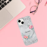 Silver  rosa glitter blommigt monogram namn<br><div class="desc">En faux silver metallisk tittar bakgrund. Faux glitter droppar,  färgdroppar ser ut som dekoration. Ett silver-hjärta som dekorerade med rosa blommor. Anpassa och lägg till ett namn. Namn är skrivet med ett modernt handskript.</div>
