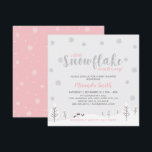 Silver & Rosa Winter Wonderland Girl Baby Shower Inbjudningar<br><div class="desc">Fira en speciell dag för din kära med den här söta vinterfantasinbjudan! Den här utformningen har en söt formulering "En liten snöflake är på väg" i silver glitter snöflingor. Inbjudan till perfekt för temavusdusch eller baby sprinkle.</div>