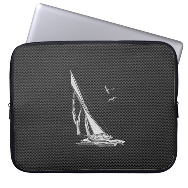 Silver Sailboat Regatta on Carbon Fiber Laptop Fodral (Framsidan)