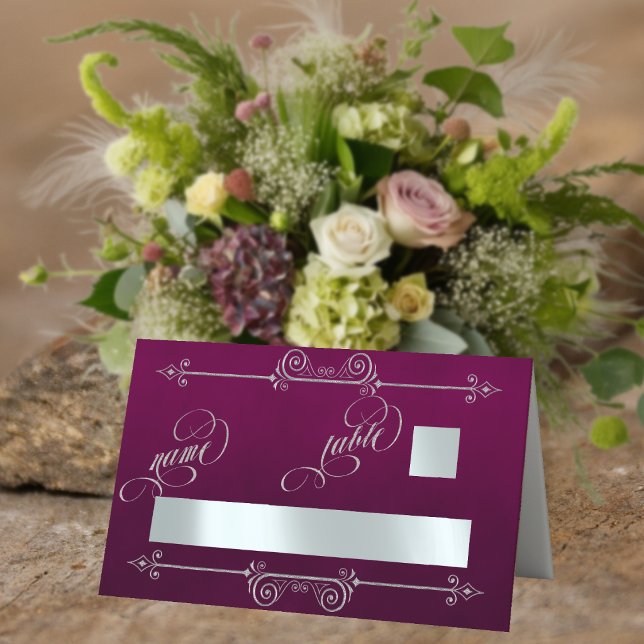 Silver Scroll Border & Kalligrafi - Plommon Placeringskort (Skapare uppladdad)