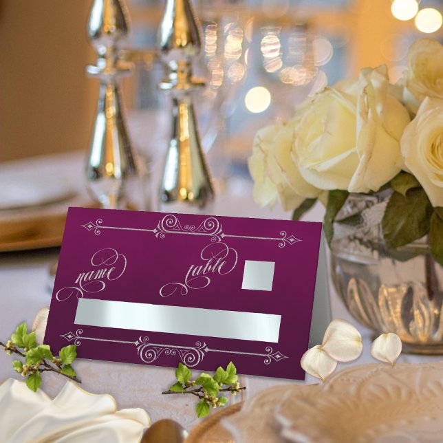 Silver Scroll Border & Kalligrafi - Plommon Placeringskort (Skapare uppladdad)