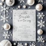 Silver Snowflake är på väg mot Winter Baby Shower Inbjudningar<br><div class="desc">Silver Kön Neutral snöflake är på väg att bjuda in Winter Boy Baby Shower</div>