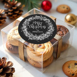 Silver Stars God jul Runt Klistermärke<br><div class="desc">Väntande silver-stjärnor,  cirklar och prickar omger ord "God jul" och namn på svarta,  runda klistermärken,  perfekt för din helgdag-gåva ge och annat. MATCHING-objekt i vår samling.</div>