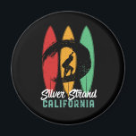 Silver Strand California Beach Retro Surfing Magnet<br><div class="desc">Vintagens ritbordsdesign för surfare som surfar i kärlek och rider över havet vinkart. Coola sommar helgdag, påsklov varor för dem som njuter av hett sol, tropiskt väder, solbadning under handflatan träd. Grunge och misströstan till bäran medan du njuter av stranden party och sjunger runt brasan. Underbar souvenir, julklapp och födelsedagspresent...</div>