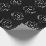 Silver Traditionella bröllop-årsdagen 16 år Presentpapper<br><div class="desc">En design för att fira 16 år av giftermål. Den här designen har en lagerdesign för grått/silver (det traditionella färg) färgad på svart bakgrund. Silverware är den traditionella gåvan till tillfälle. Texten lyder Silver 16 år efter årsdagen. En romantisk design för att fira ditt sextonde år av giftermål. Om du...</div>