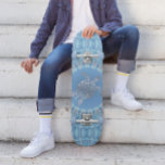 "Silver Turtle Radiance" | Kustvatten Mini Skateboard Bräda 18,5 Cm<br><div class="desc">Kustteckningen har en havssköldpadda i silver mitt i en geometrisk mandala med blå bakgrund.</div>