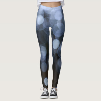 Silver, vit nattbakgrund vid bågen. leggings