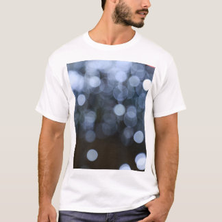 Silver, vit nattbakgrund vid bågen. t shirt