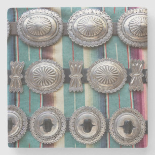 Silverbälten till salu, Santa Fe, New Mexico. USA Underlägg Sten