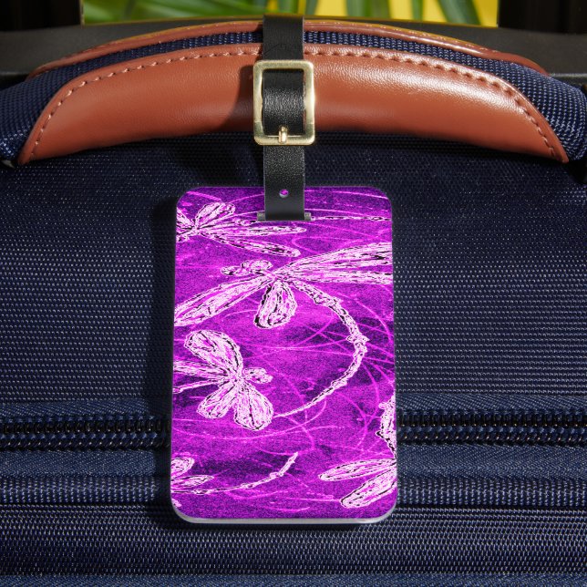 Silvery Dragonflies på en Magic Magenta Himlar Bagagebricka (Framsida Insitu 2)
