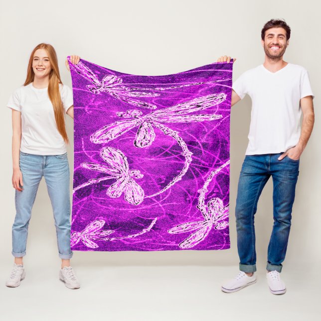 Silvery Dragonflies på en Magic Magenta Himlar Fleecefilt (På plats)