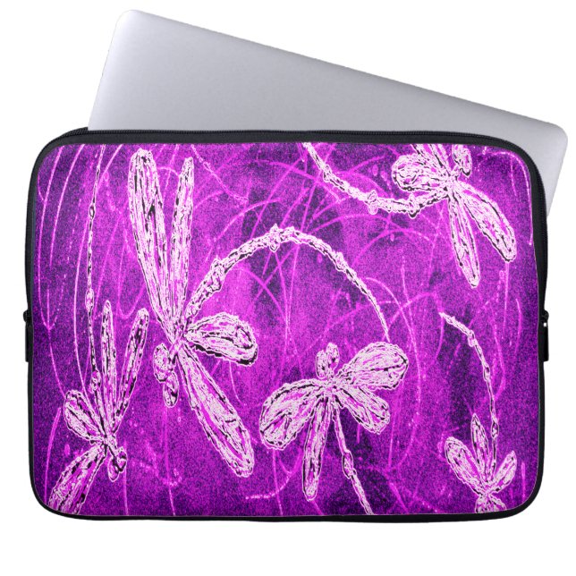 Silvery Dragonflies på en Magic Magenta Himlar Laptop Fodral (Framsidan)