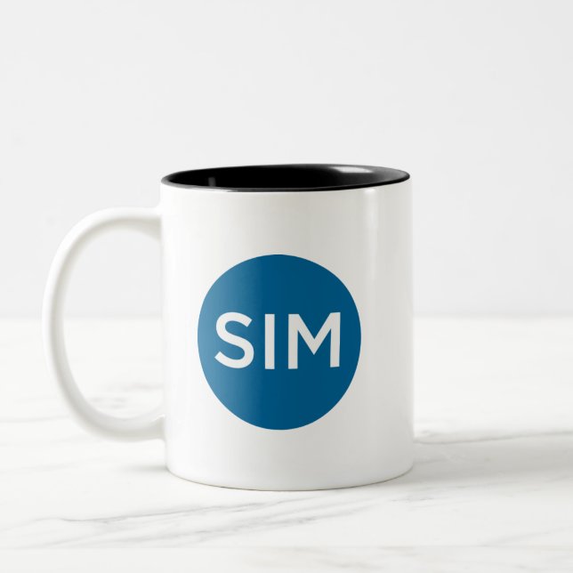 SIM-Logotyp och Tejlineskalering Två-Tonad Mugg (Vänster)