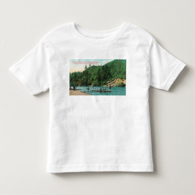 Simma nära skeppsdockan på den ryska floden tee (Framsida)