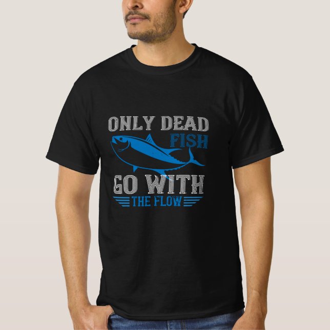 Simning - endast död fisk följer med flödet t shirt (Framsida)