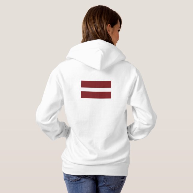 Simone Modern Lettlands Flagga Souvenir, Backside T Shirt (Hel baksida)
