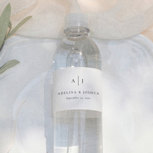 Simple Black And White Monogram Wedding Vattenflaskor Etikett (Skapare uppladdad)