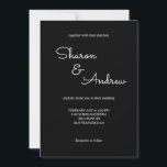 Simple Black Modern Monogram bröllopsinbjudan Inbjudningar<br><div class="desc">Elegant trendig-manuell skriptbröllopsinbjudning i enkel monokromatisk svartvitt. Du kan ändra färg på text och bakgrund efter att ha valt CUSTOMIZE ytterligare alternativ.</div>