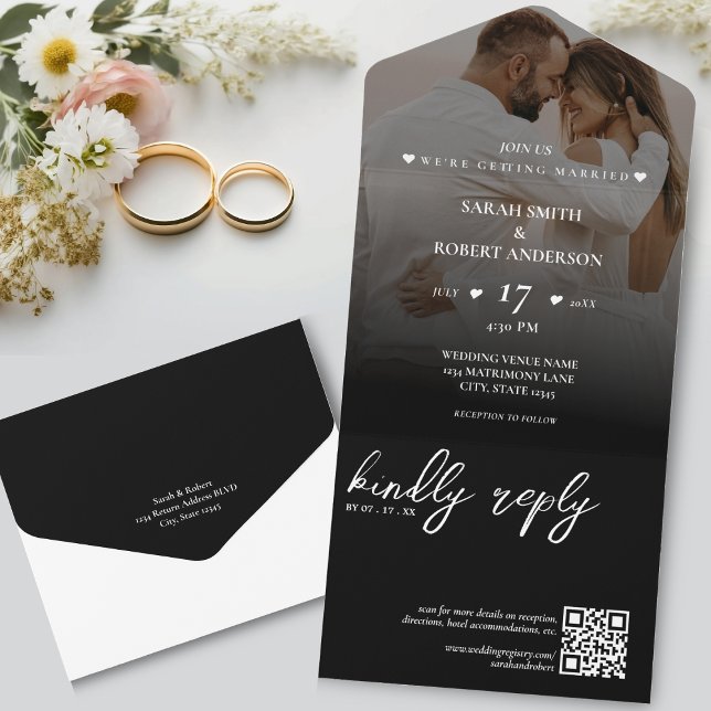 Simple Black Newlyed Photo QR-kod Bröllop (Simple Black Newlywed Photo QR Code Wedding All In One Invitation)