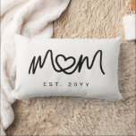 Simple Black Script Heart Unique Mom Established Lumbarkudde<br><div class="desc">Simple Black Script Heart Unique Mom Established Lumbar Pillow.

Make it yours with easy customization. Need a custom order? Just send us a message,  we’re here to help. Kindly note that response times may vary slightly due to the time difference.</div>