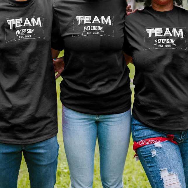 Simple Black White Family Custom Sports Team Name T Shirt (Skapare uppladdad)