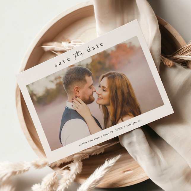 Simple Bröllop Photo Spara Datumet (Simple wedding photo save the date card.)
