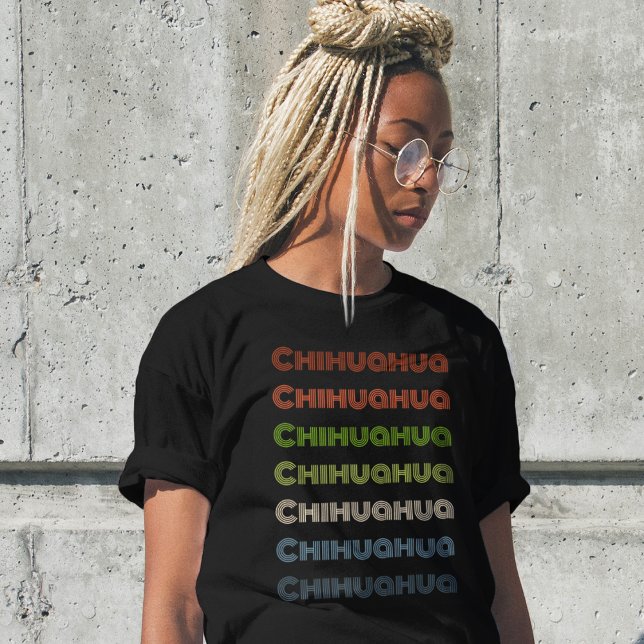 Simple Chihuahua ord i retro färg T Shirt (Skapare uppladdad)