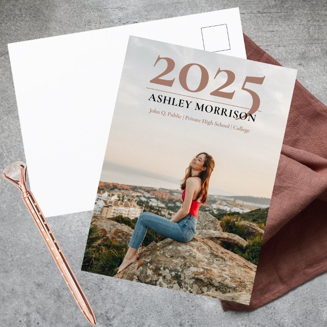 Simple Classy 2025 Photo Terracotta Studenten Vykort (Simple Classy 2025 Photo Terracotta Graduation Announcement Postcard)