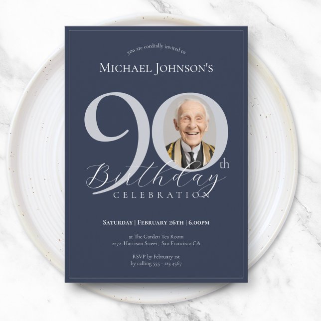 Simple Classy Navy Blue Silver Photo 90th Birthday Inbjudningar (Simple Classy Navy Blue Silver Photo 90th Birthday Invitation)
