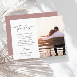 Simple Dusty Rosa Script Photo Bröllop Tack Vykort<br><div class="desc">Tack för ditt kort - Modern Elegance med Personlig Typografi. Det är enkelt att desteri Rosa Photo Bröllop. Ta till dig kärnan i din kärlek-historia med våra elegant bröllop-tackkort som innehåller en minimalistisk design med en charmig dammig rosa tillbaka. Lägg till en personlig beröring till firande genom att införliva ditt...</div>
