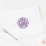 Simple Elegant Bride and Groom Monogram Runt Klistermärke<br><div class="desc">Add the perfect finishing touch to your wedding stationery with these elegant round envelope seals. Designed to coordinate beautifully with your invitations, these stickers bring a polished, cohesive look to every envelope. Whether you're sealing Save the Dates, RSVP cards, or Thank You notes, these charming details add a thoughtful, stylish...</div>