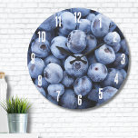 Simple Foodie Blueberry Mönster Stor Klocka<br><div class="desc">Den här vackra stora klockan har en charmerande frukttext med beundransvärda blåbär som skapar en söt och enkel design som ger stollig en aning till vilket utrymme som helst. Perfekt för en restaurang, ett köks- eller kökskontor. Den här klockan hjälper inte bara till att hålla behållan i rätt tid utan...</div>