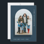 Simple Hanukkah Arch | Modern 2-foto Julkort<br><div class="desc">De här enkla och elegant Hanukkah-korten säger "Kärlek och ljus" och ger ditt foto en modern ljusbild på en rik blå bakgrund,  med ytterligare en mörkare blå båge som accent. Kortets baksida har plats för ytterligare ett foto,  plus ett personligt meddelande från kort.</div>