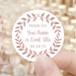 Simple Laurel Wandan Rosa ros Guld Tack Runt Klistermärke<br><div class="desc">Tillsätt en personlig som avslutar beröring till party favors och tackkort med anpassningsbar- lager- rund dekorklistermärken. Alla formuleringar i den här mallen är enkla att anpassa för alla tillfälle, t.ex. bröllop, möhippa, studenten, födelsedagsfest, årsdag eller pension. Ändra eller ta bort någon av texterna om du vill göra kuvertförseglingar för inbjudningar,...</div>