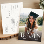 Simple Minimal Photo Modern Script Graduation Vykort<br><div class="desc">Send heartfelt appreciation with this modern minimalist elegant chic classy thank you graduation card designed as a stylish postcard. Perfect as graduation thank you postcards or graduation party thank you cards, it features a beautiful photo graduation thank you postcard layout that highlights your favorite image. Ideal for graduation thank you...</div>