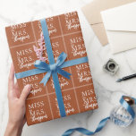 Simple Miss till Mrs Terracotta Möhippa Presentpapper<br><div class="desc">Designad för att matcha vår botaniska uppsamling. Överraska bruden att bli med en papper anpassningsbar. Designen har en enkel design med ett huvud som läser miss till företag som omges av två fyrkanter</div>