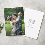 Simple Modern Calligraphy Bröllop Photo Tack Kort<br><div class="desc">Ett enkelt och modernt fotopatkort för Bröllop. Om du vill ha en mer avancerad anpassning av den här designen klickar du på knappen Anpassa ovan! Matchande objekt är också tillgängliga.</div>