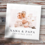 Simple Modern Chic Anpassningsbar Grandma Photo He Magnet<br><div class="desc">Design består av modern chic-typografi med sans serif- och serif-teckensnitt. Lägg till ett foto av anpassningsbarna mormor och årtal.</div>