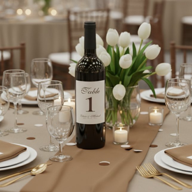 Simple Modern Neutral Brown Wedding Table Number  Vinflaska Etikett (Skapare uppladdad)