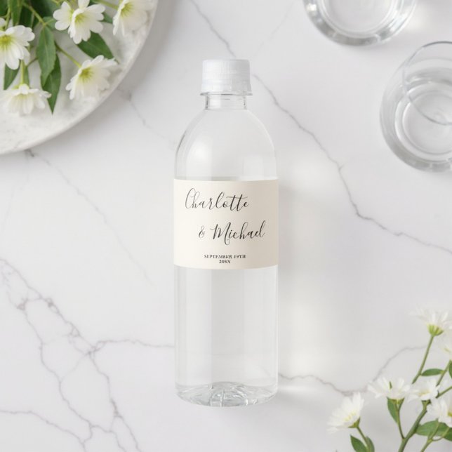 Simple Natural White Script Minimalist Wedding Vattenflaskor Etikett (Skapare uppladdad)