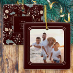 Simple Photo Boho Winter Greenery jul Julgransprydnad Keramik<br><div class="desc">Den här enkla fotojulprydnaden i familjen ger utrymme för ett fyrkantigt foto mot en mörk. Baksidan har en boho vintergrey mönster som visas i mjuka garner och teals på samma mörk burgundy bakgrund och erbjuder anpassningsbar för ditt namn och år.</div>