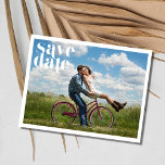 Simple Photo Bröllop spara datum Meddelande Vykort<br><div class="desc">Spara datumvykorten i en enkel utformning,  perfekt för att be vänner och familj att reservera ditt bröllop-datum. Anpassa vykortets framsida med fotot och lägg till kommande bröllop-detaljer på baksidan.</div>