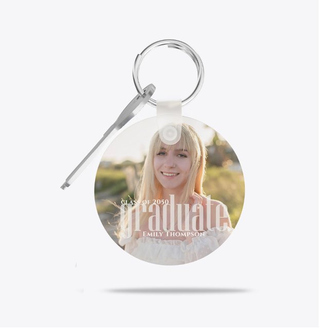 Simple Photo Graduate Keepsake Custom Nyckelring (Graduate photo typography custom keychain.)